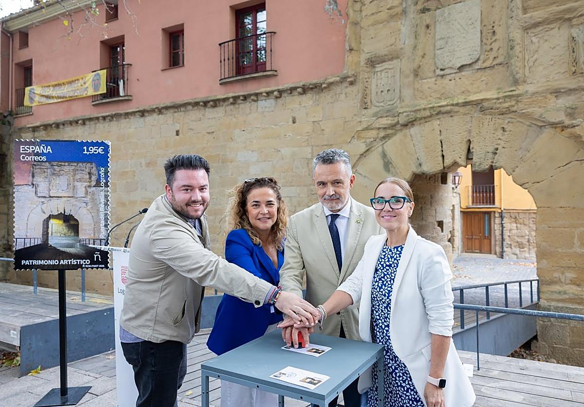 La puerta del Revellín de Logroño ya tiene su sello