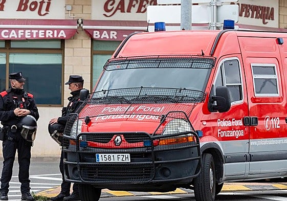 Agentes de la Policóa Foral.