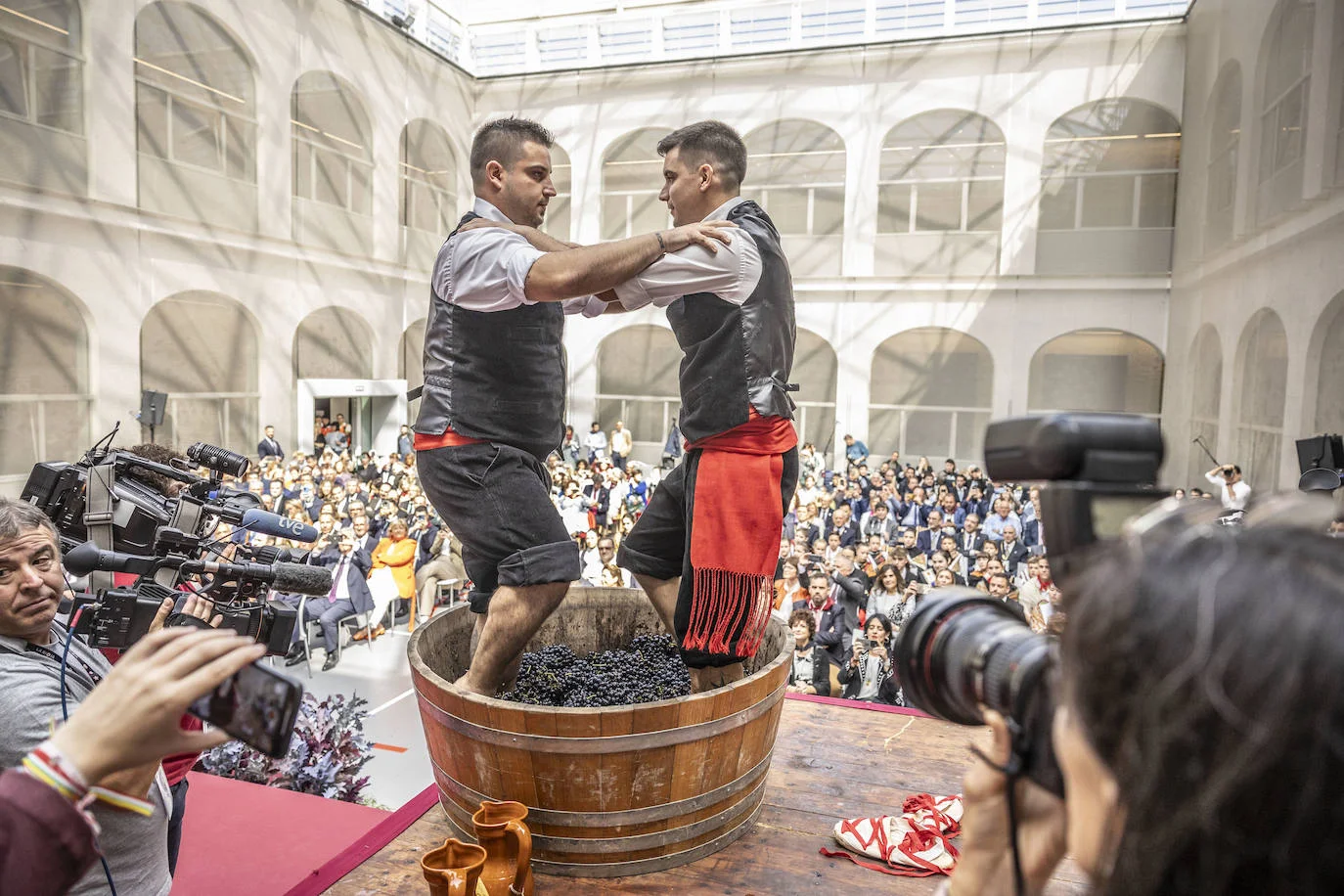El pasado acto del pisado de la uva.