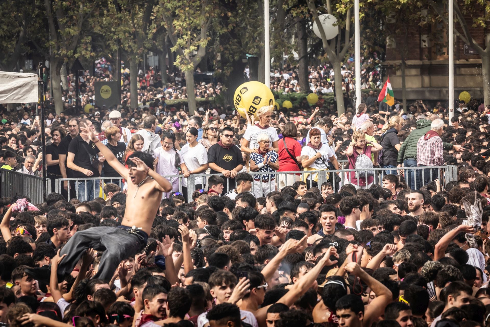 Las imágenes del cohete de San Mateo de Logroño desde la plaza del Ayuntamiento