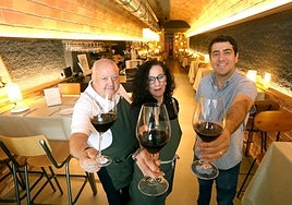 Francisco Moreno, Silvia Nájera y Ernesto Fato, en El Almacén.