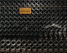 Botellero que alberga su Montecillo Selección Especial.