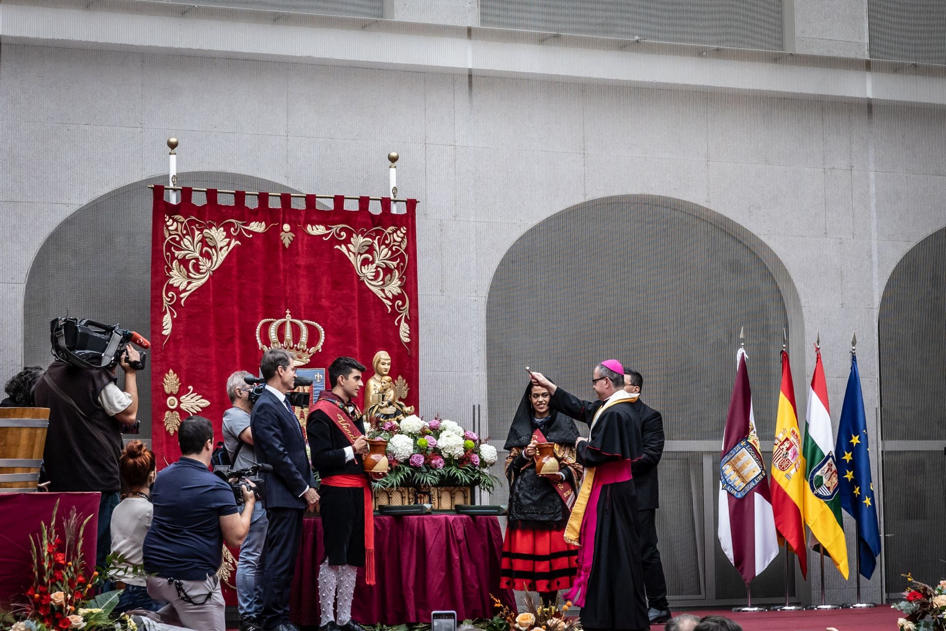 Las imágenes del acto del pisado de la uva
