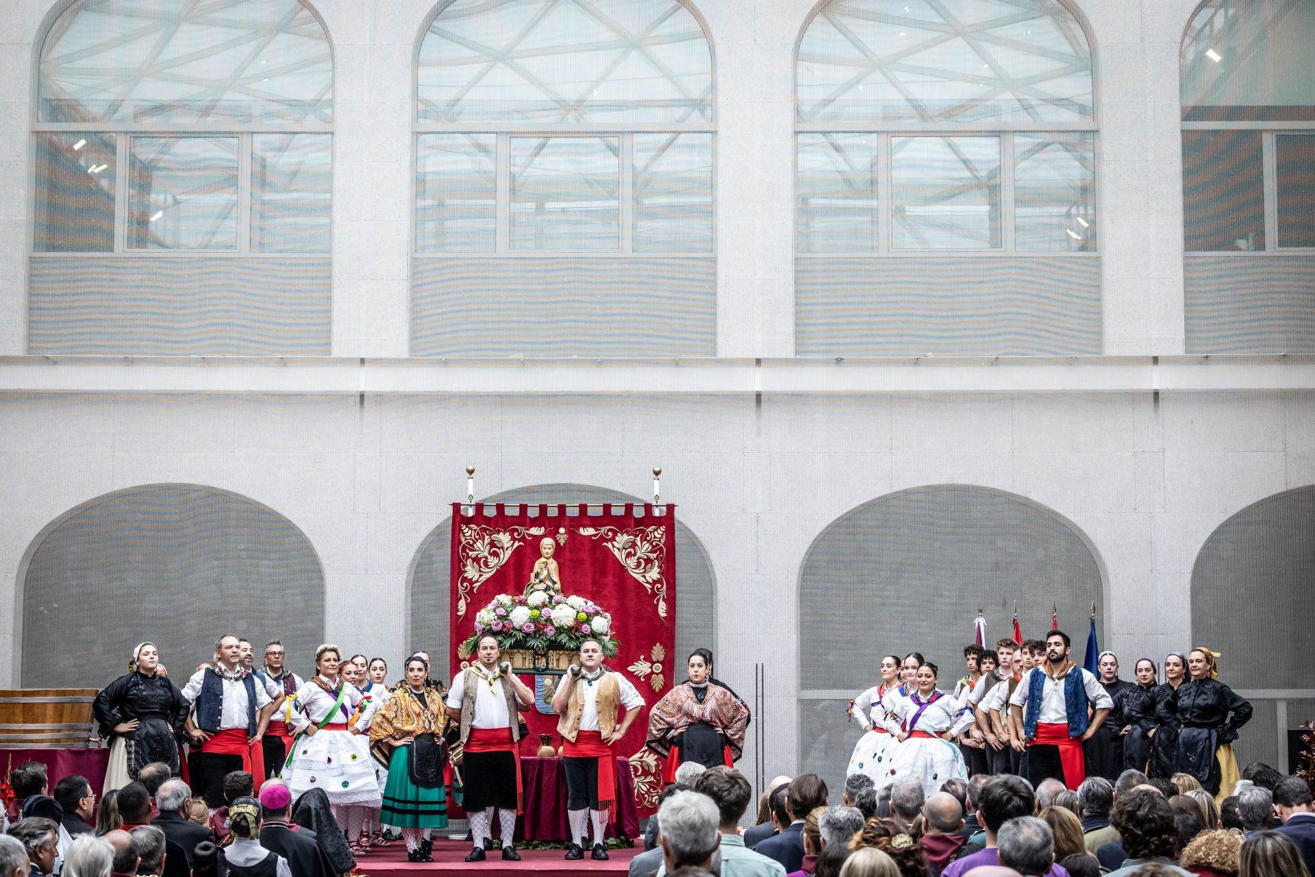 Las imágenes del acto del pisado de la uva