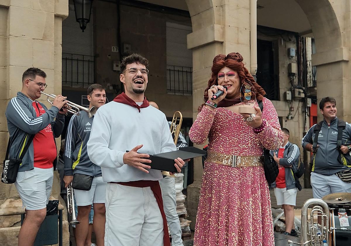 'Bárbara. Reina de la Pantaloneta' recibe el primer reconocimiento de la Peña La Alegría