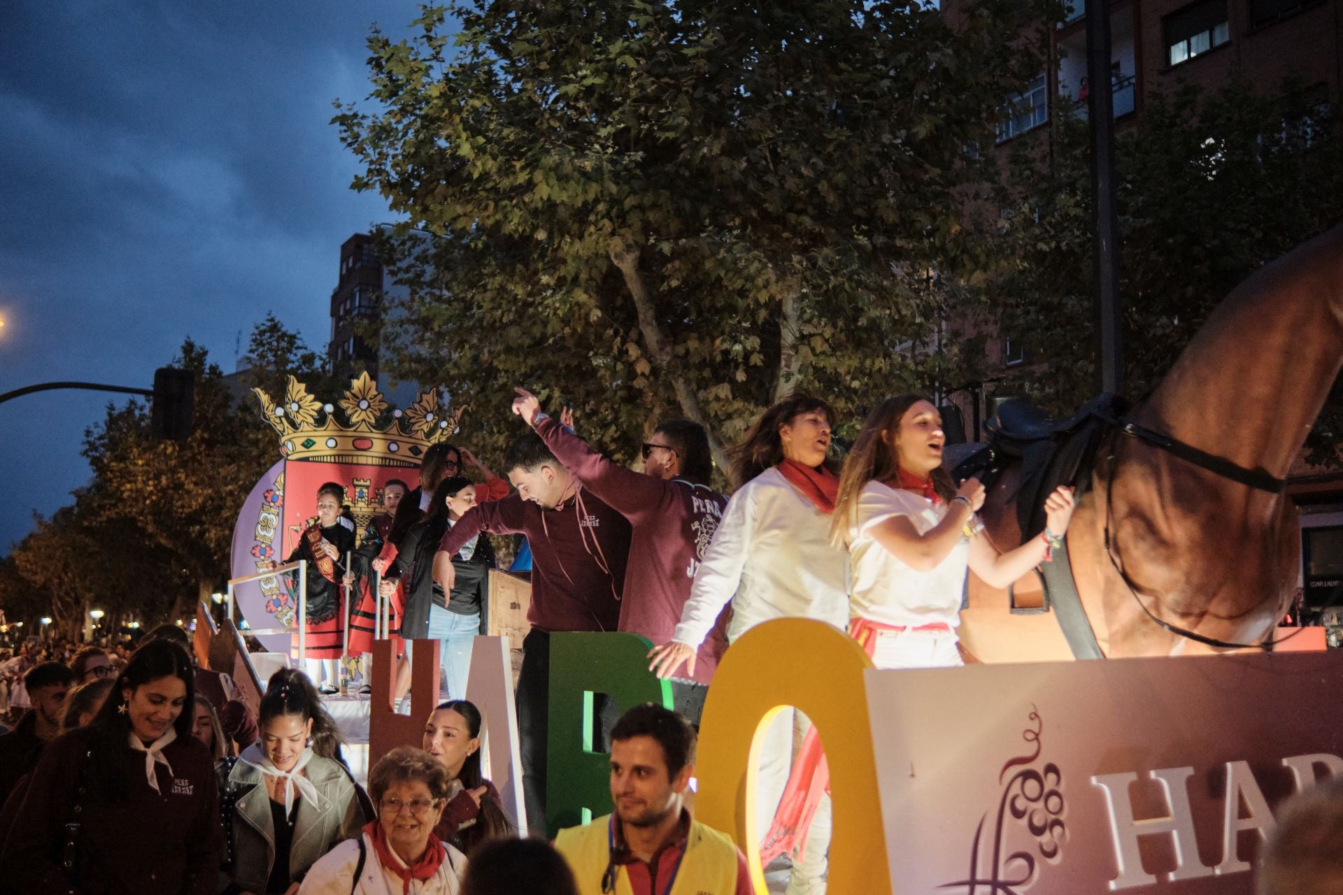 El desfile de carrozas por Logroño
