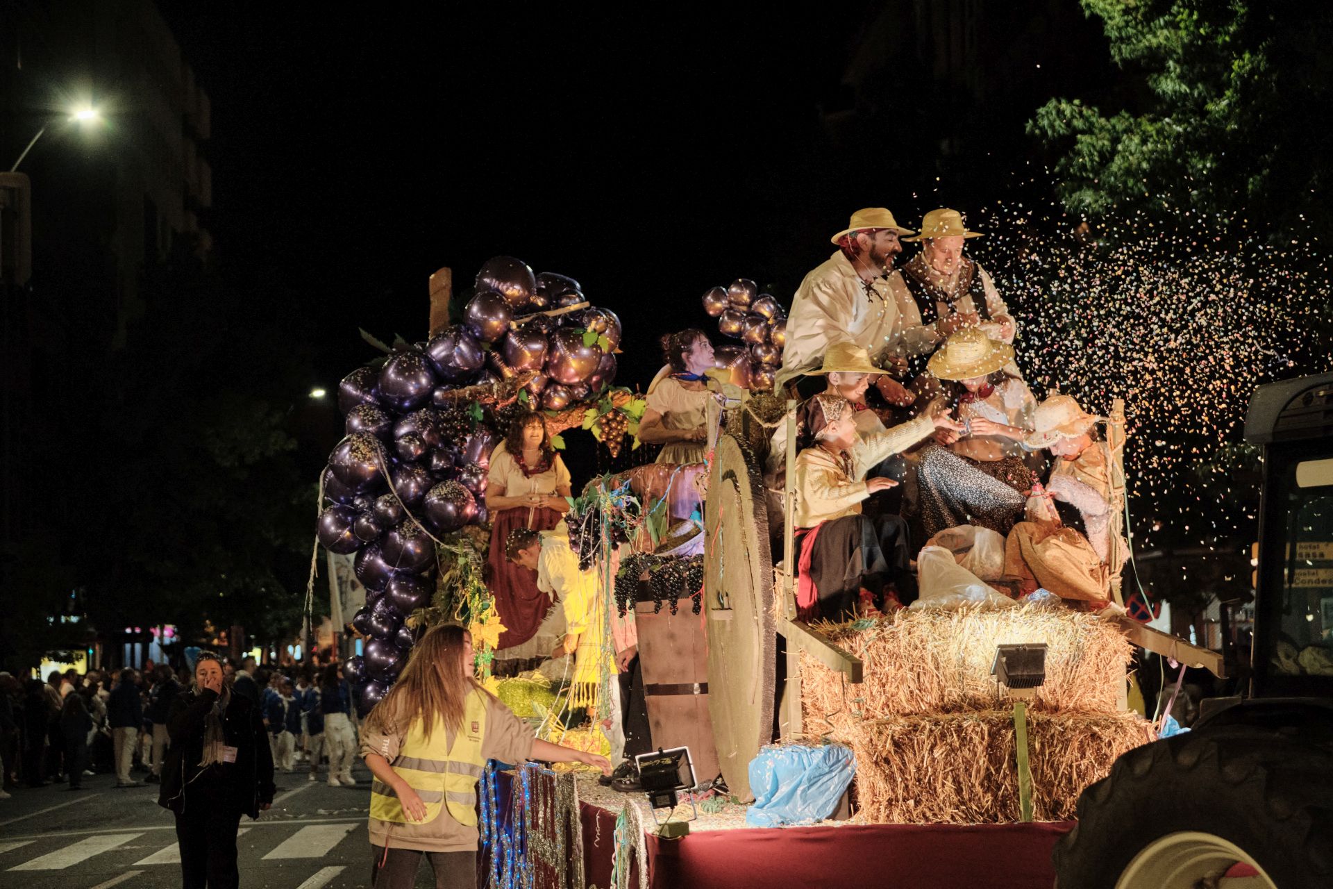 El desfile de carrozas por Logroño