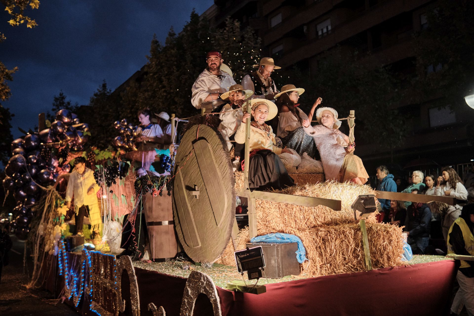 El desfile de carrozas por Logroño