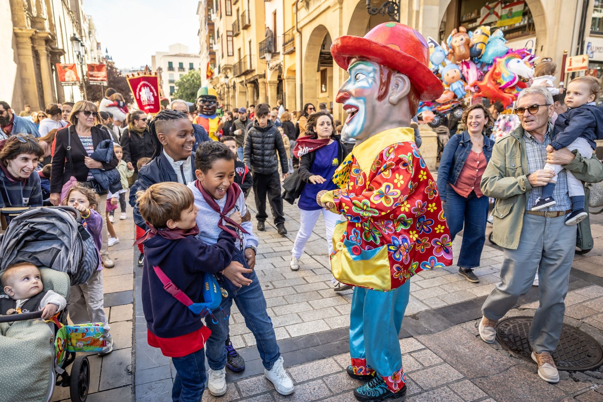 Mañana de degustaciones, música y gigantes y cabezudos en San Mateo