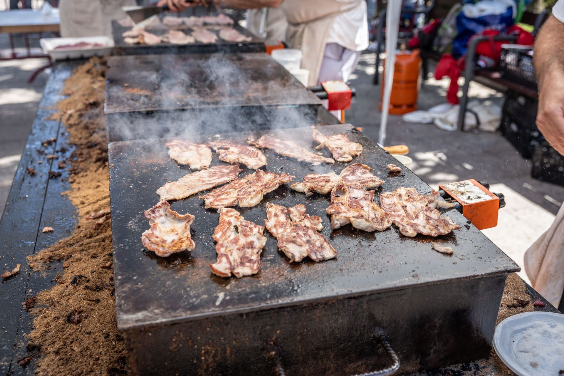 Mañana de degustaciones, música y gigantes y cabezudos en San Mateo