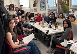 Reunión de trabajo en la oficina del Consejo de la Juventud.