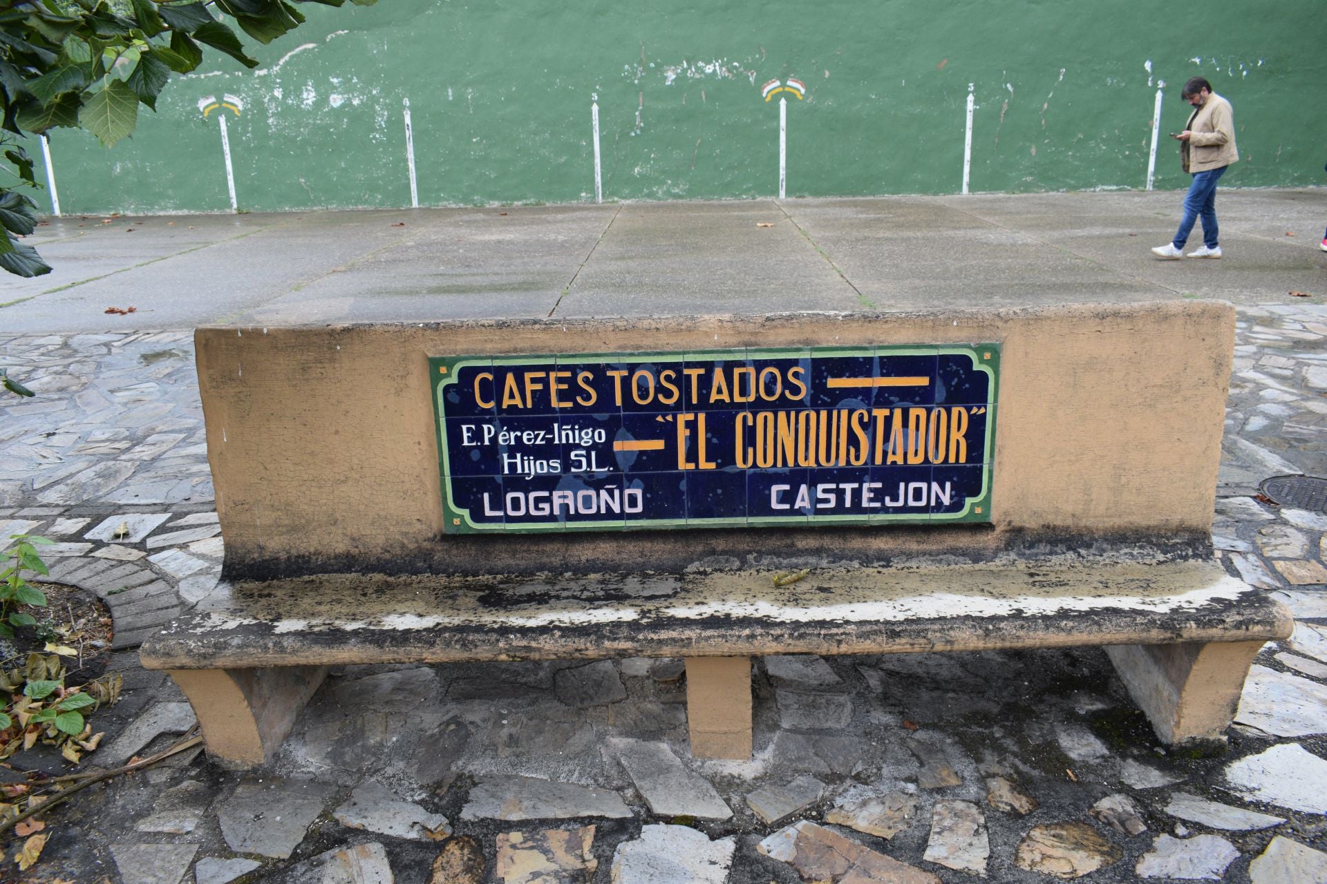 Los emblemáticos bancos de Pradillo, Bien de Interés Cultural