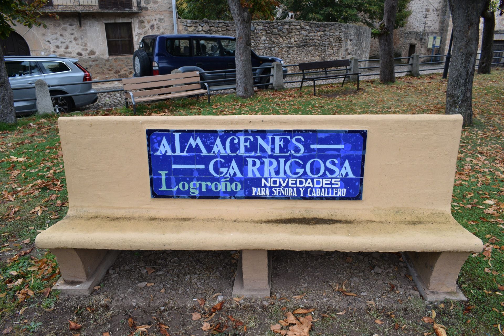 Los emblemáticos bancos de Pradillo, Bien de Interés Cultural