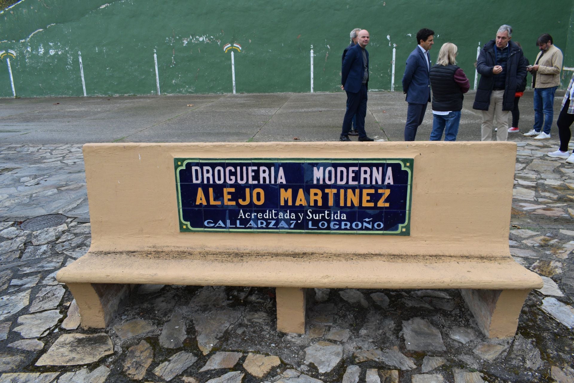 Los emblemáticos bancos de Pradillo, Bien de Interés Cultural