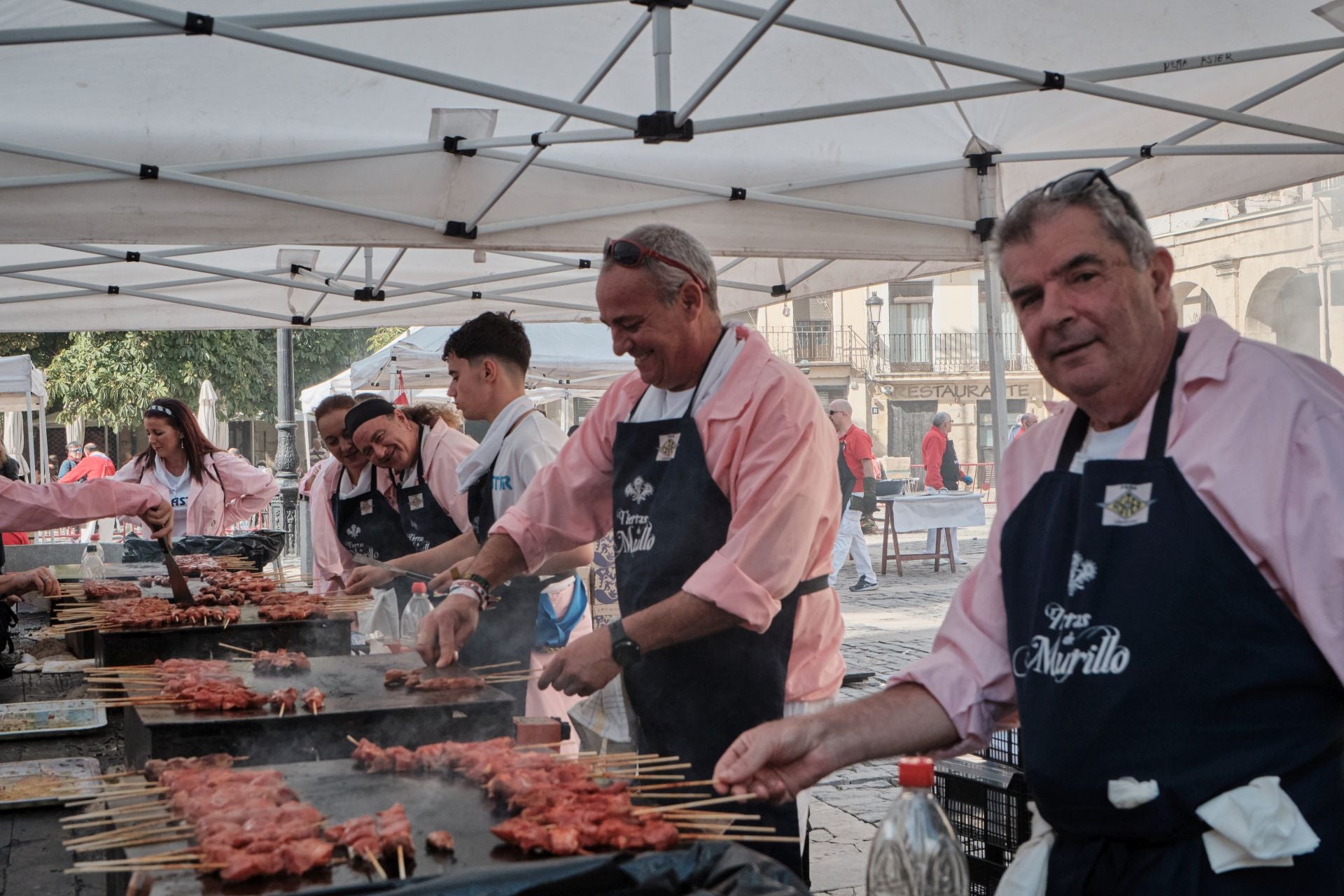 Choricillo, pancenta, alubias... los logroñeses recuperan fuerzas en las degustaciones