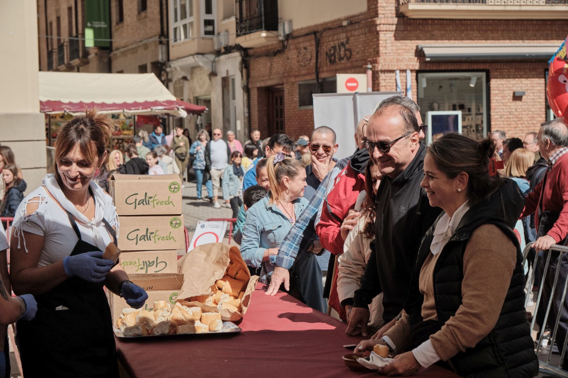 Choricillo, pancenta, alubias... los logroñeses recuperan fuerzas en las degustaciones