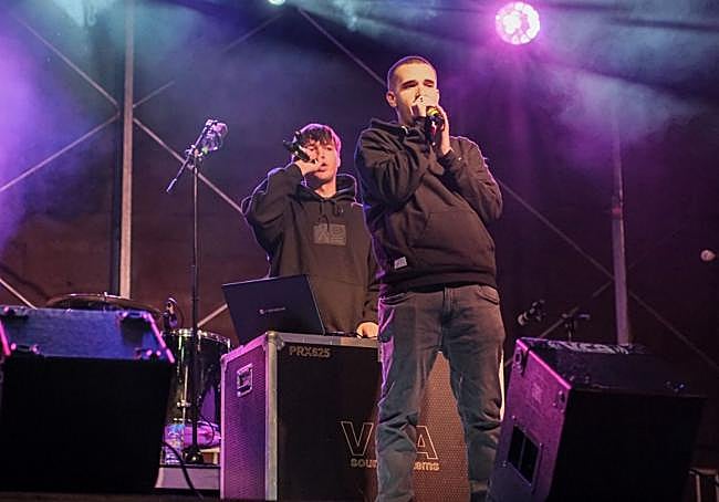 LMC & DJ Kitos durante su concierto en el Parrilla.