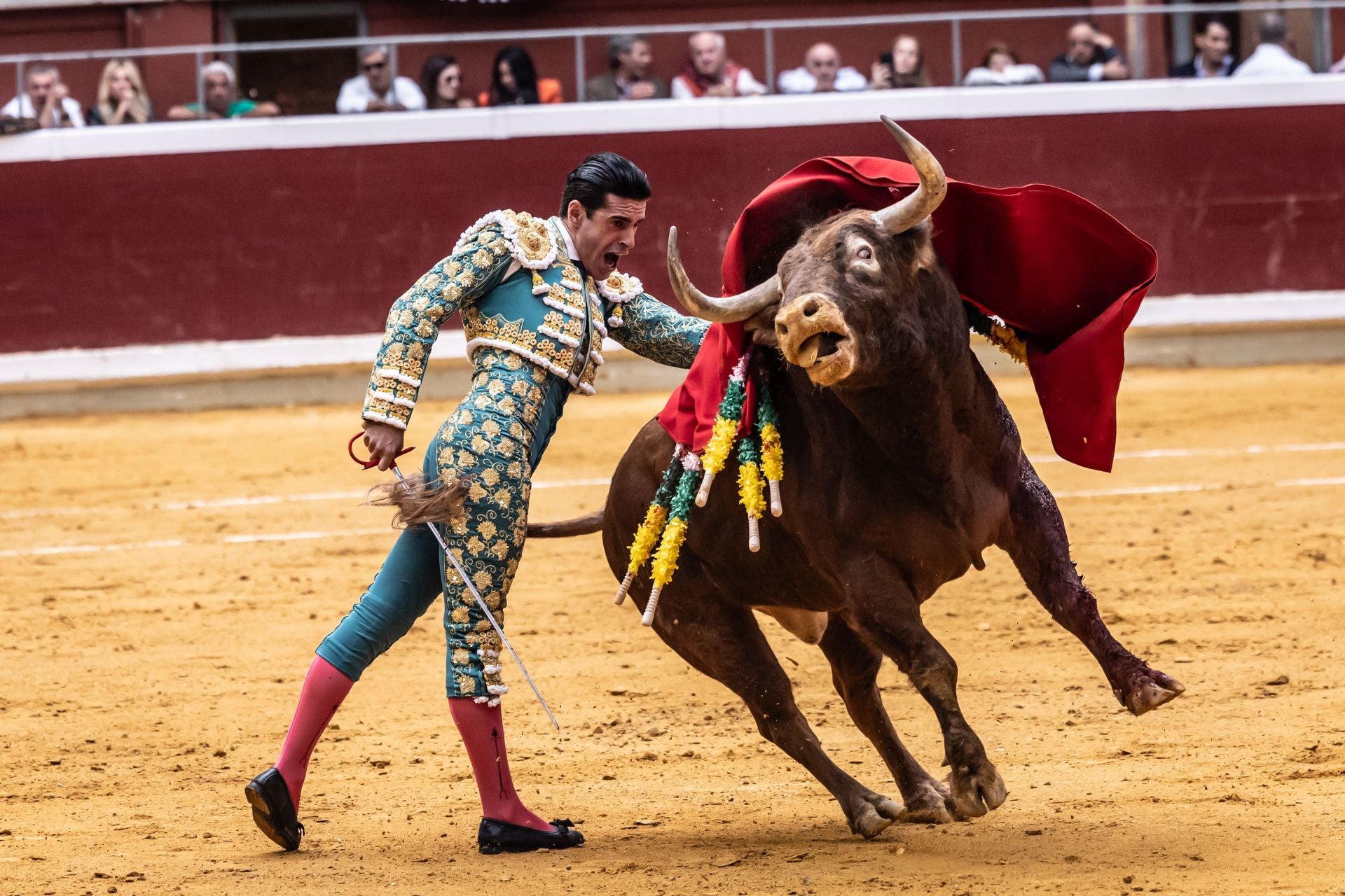 Borja Jiménez, a hombros en el cierre de la feria de San Mateo