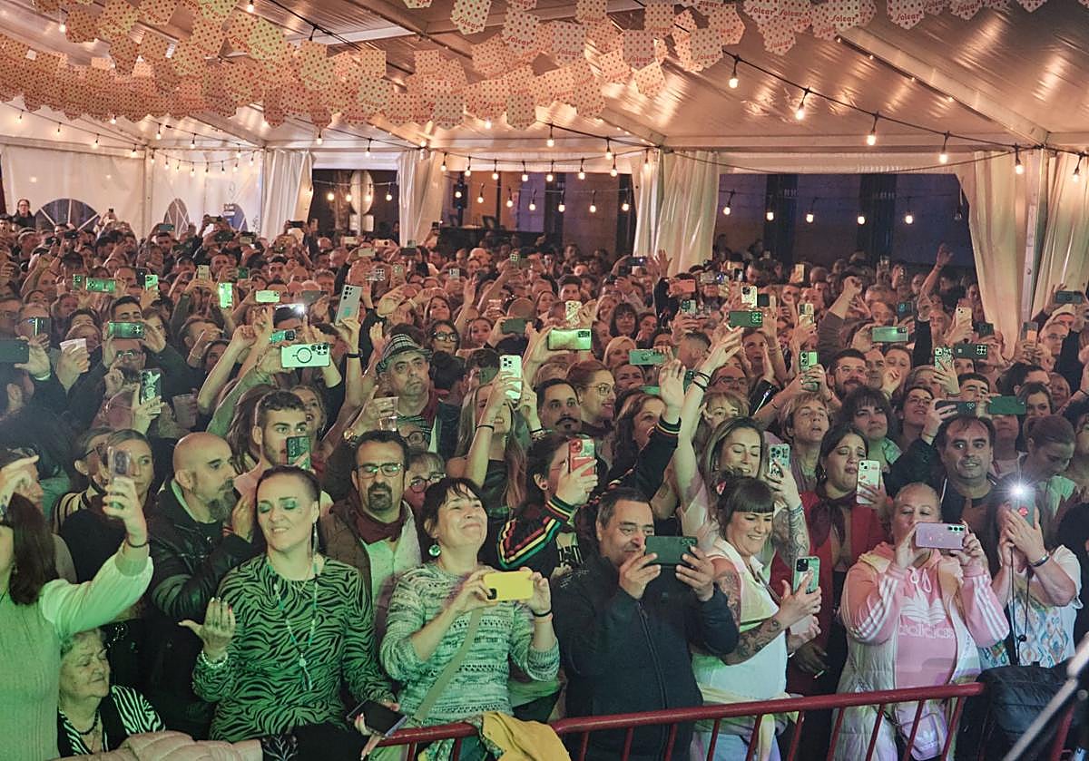 Imagen principal - Los Calis en la Casa de Andalucía.