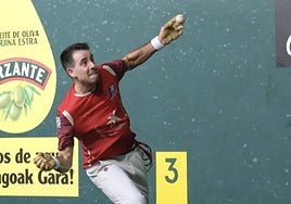 Darío entra de zurda en el partido de la previa.