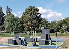 Circuito de parkour, de calistenia y pista de 3x3 de baloncesto, en el parque del Cidacos.