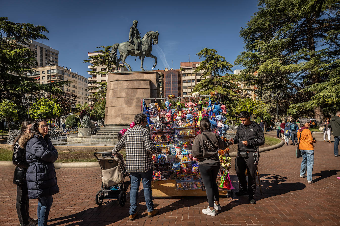 Paella, lomo, picadillo... riojanos y visitantes disfrutan de las degustaciones