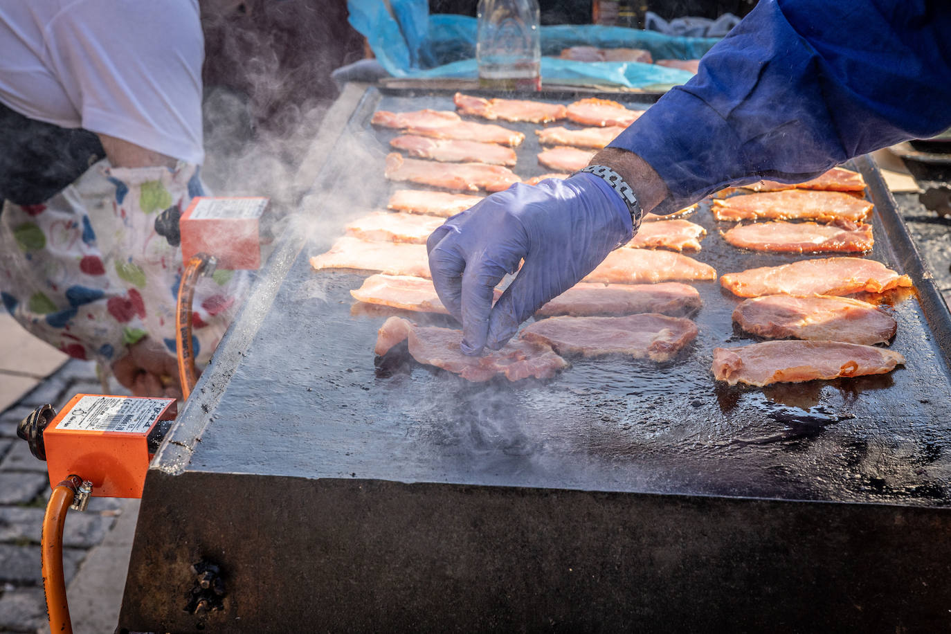 Paella, lomo, picadillo... riojanos y visitantes disfrutan de las degustaciones