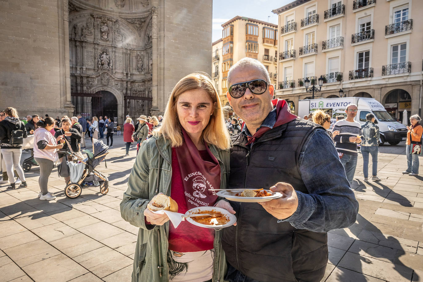 Paella, lomo, picadillo... riojanos y visitantes disfrutan de las degustaciones