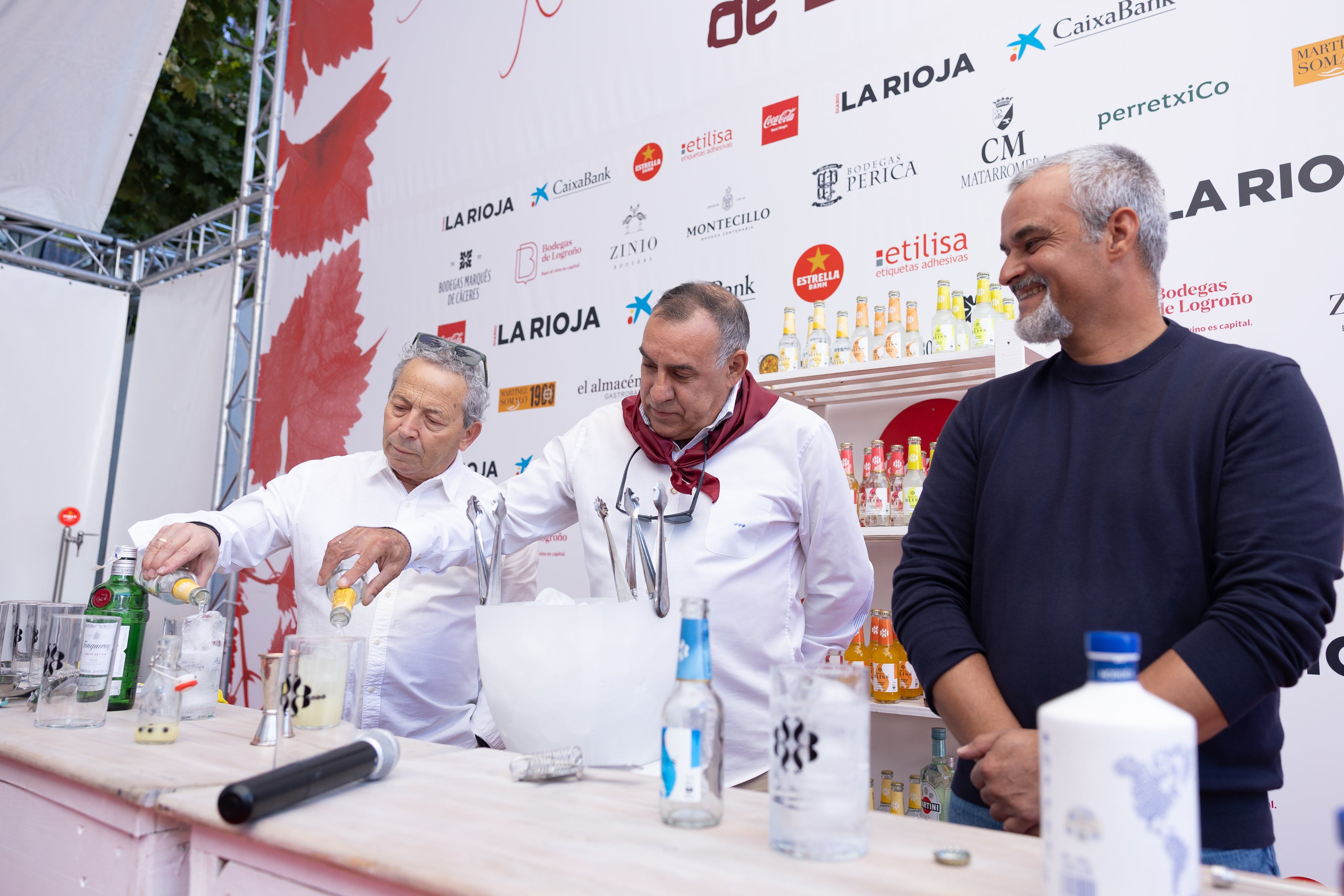 Las imágenes del taller de coctelería de Elena Urigüen