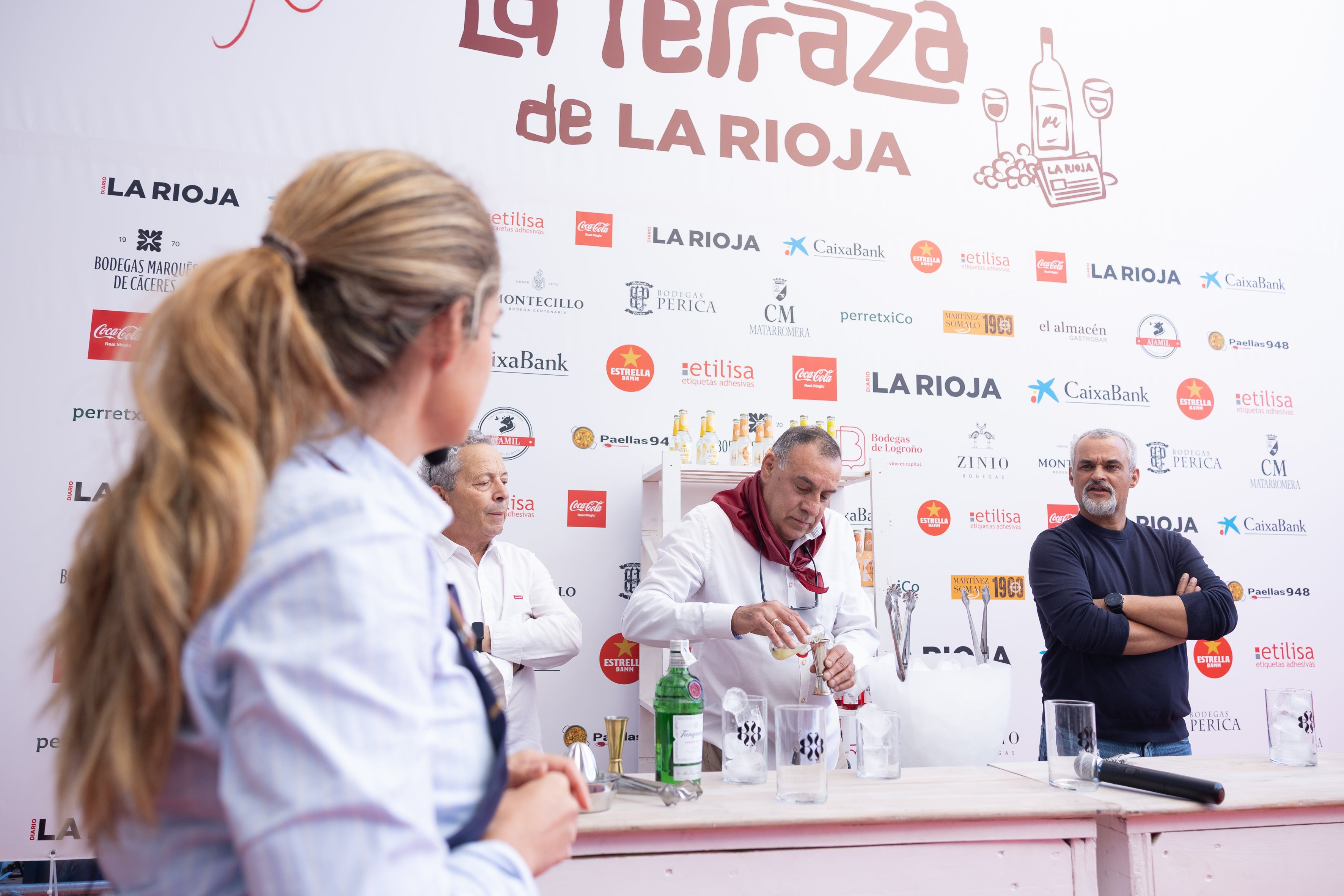 Las imágenes del taller de coctelería de Elena Urigüen