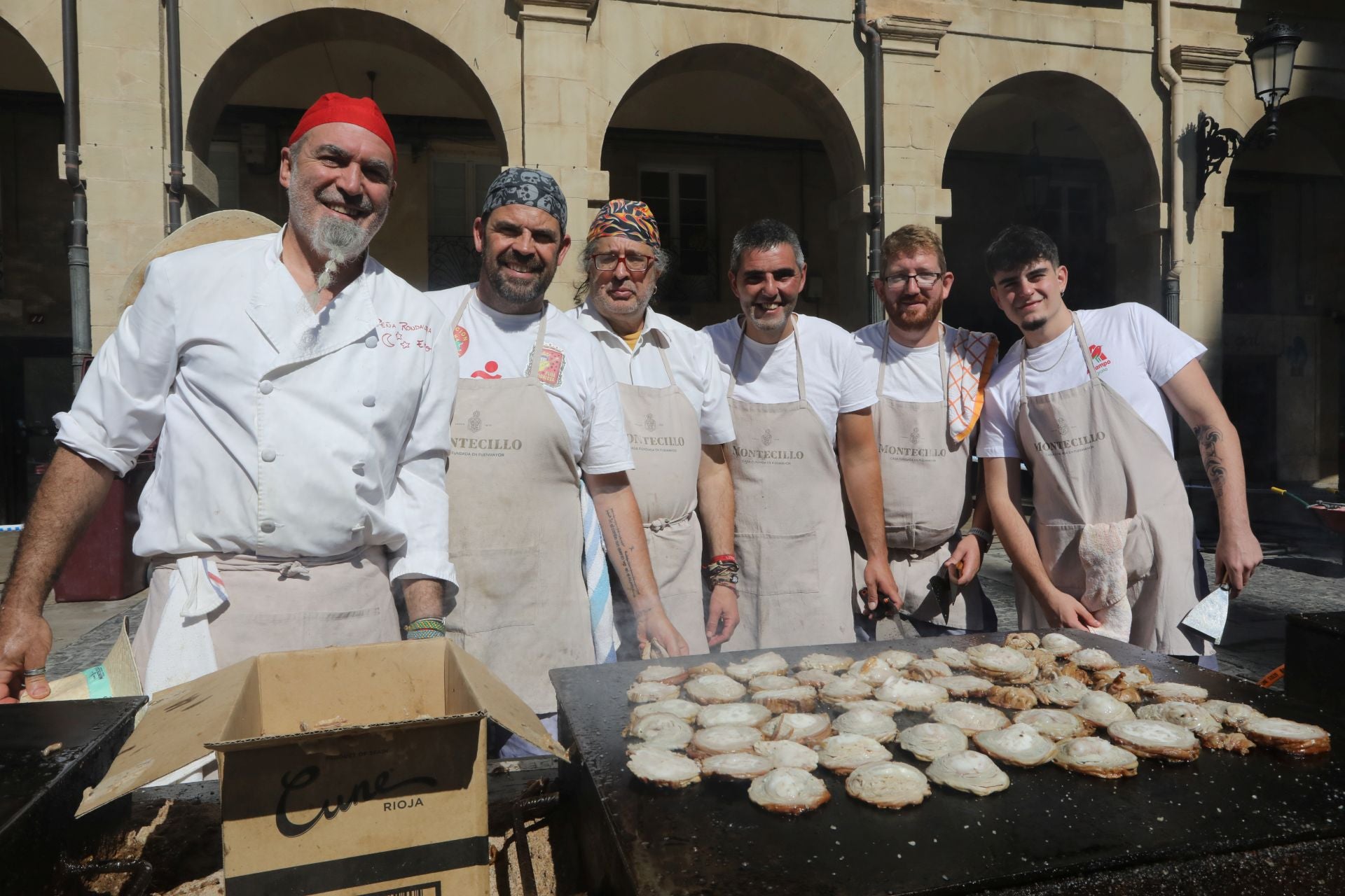 ¿Has estado de degustación para terminar las fiestas? Igual apareces en estas fotos
