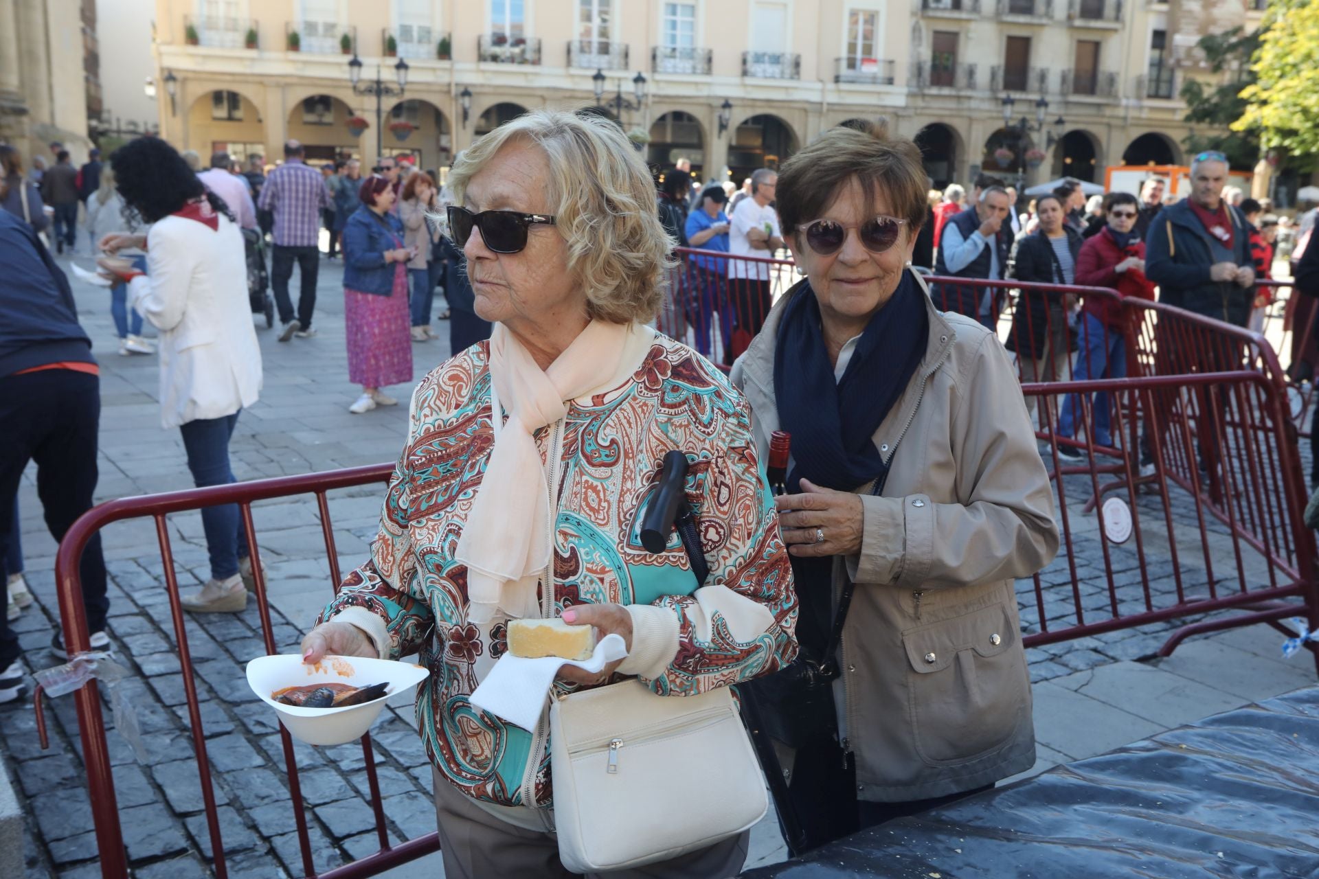 ¿Has estado de degustación para terminar las fiestas? Igual apareces en estas fotos