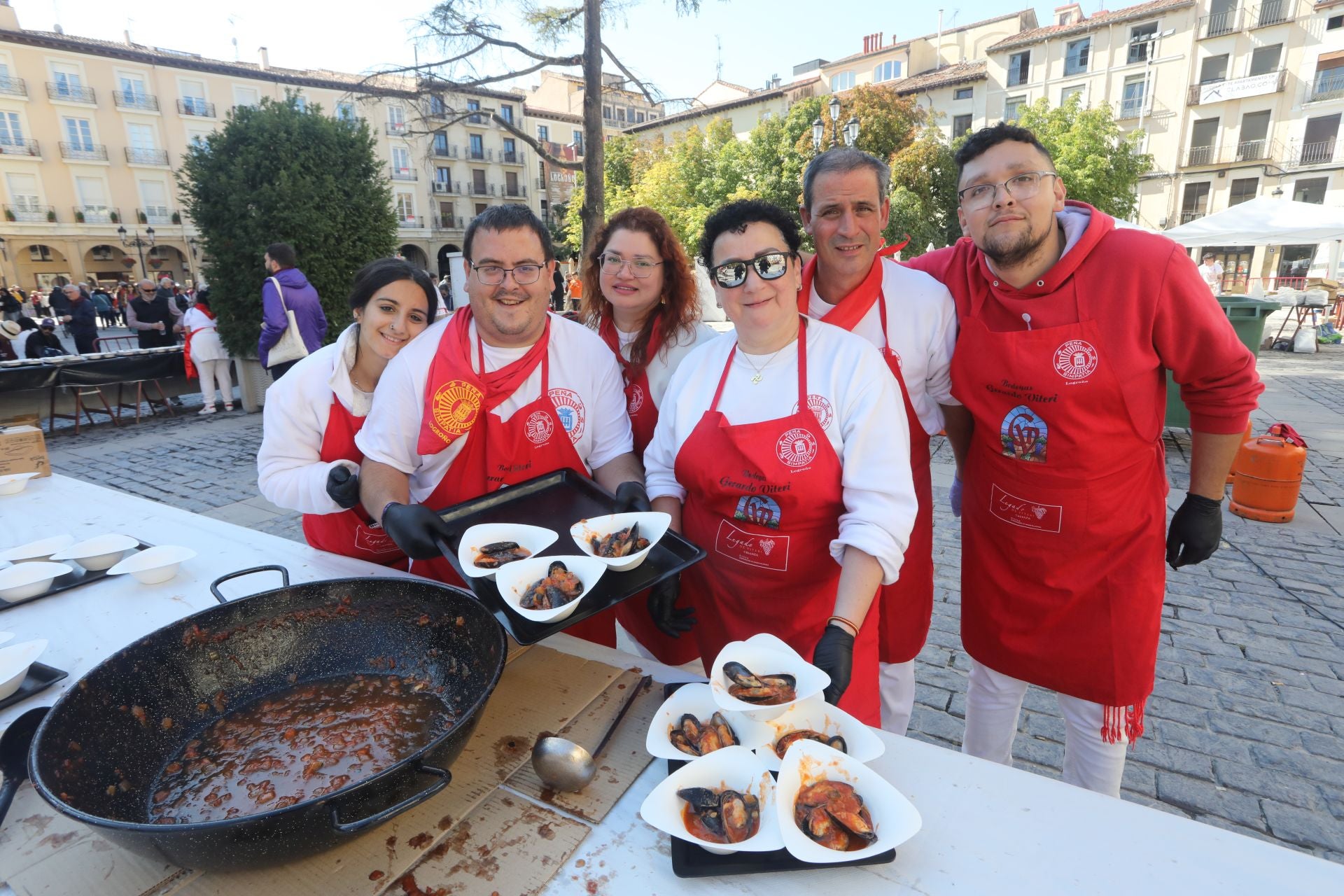¿Has estado de degustación para terminar las fiestas? Igual apareces en estas fotos