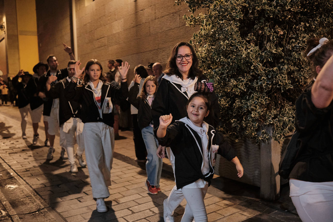 Las imágenes del desfile de las peñas por Logroño