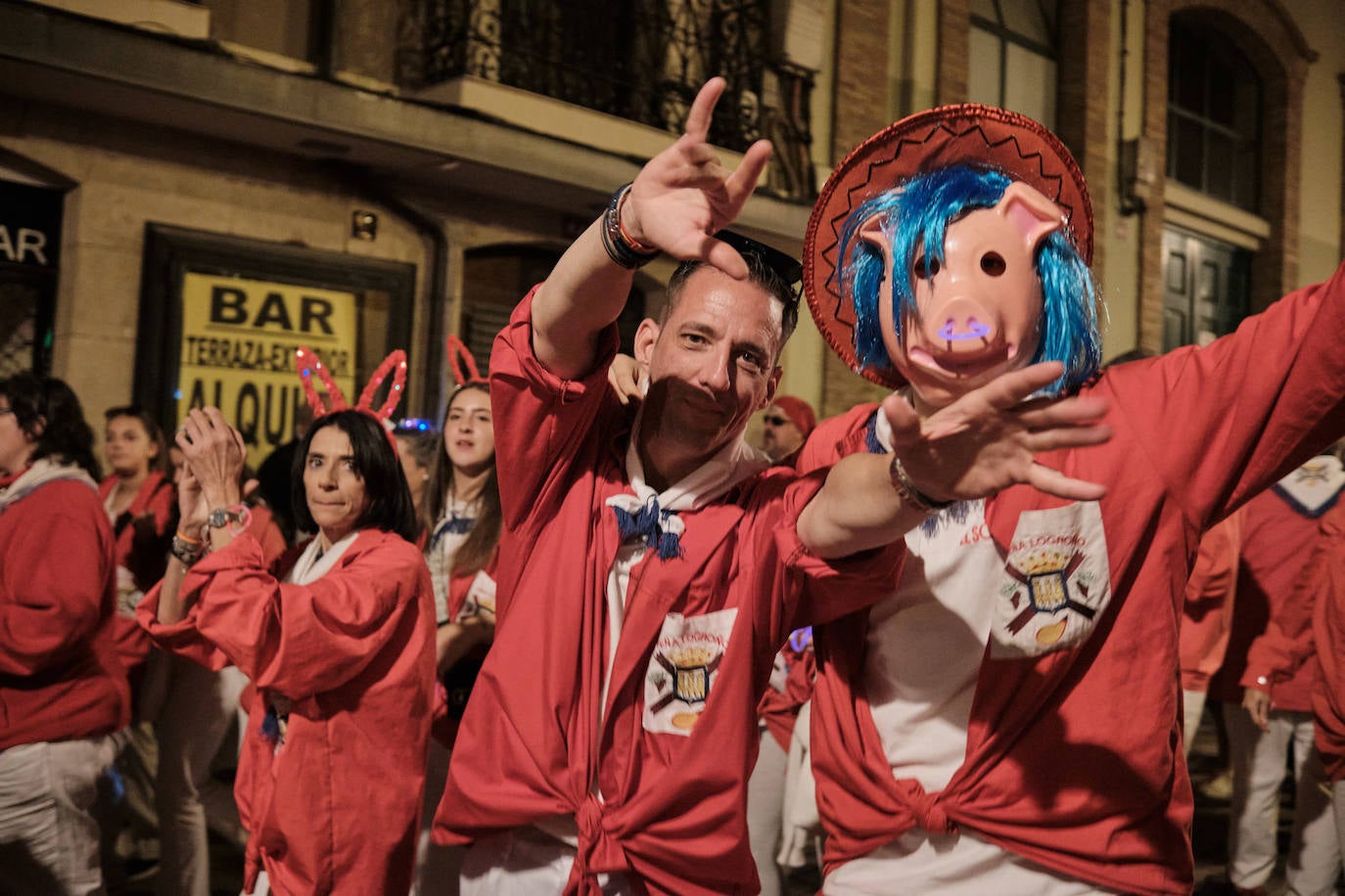 Las imágenes del desfile de las peñas por Logroño