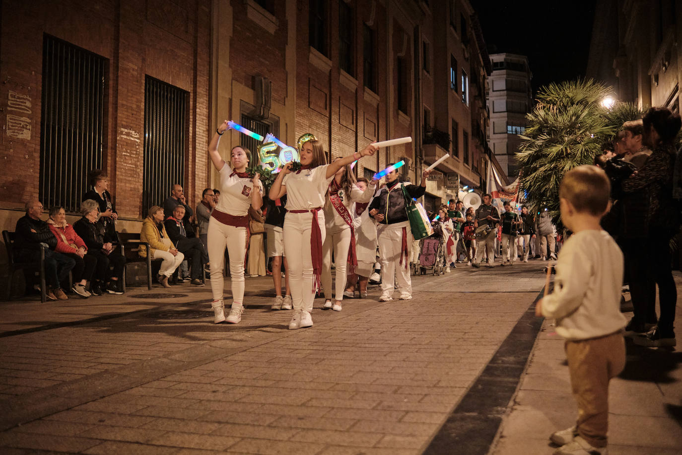 Las imágenes del desfile de las peñas por Logroño