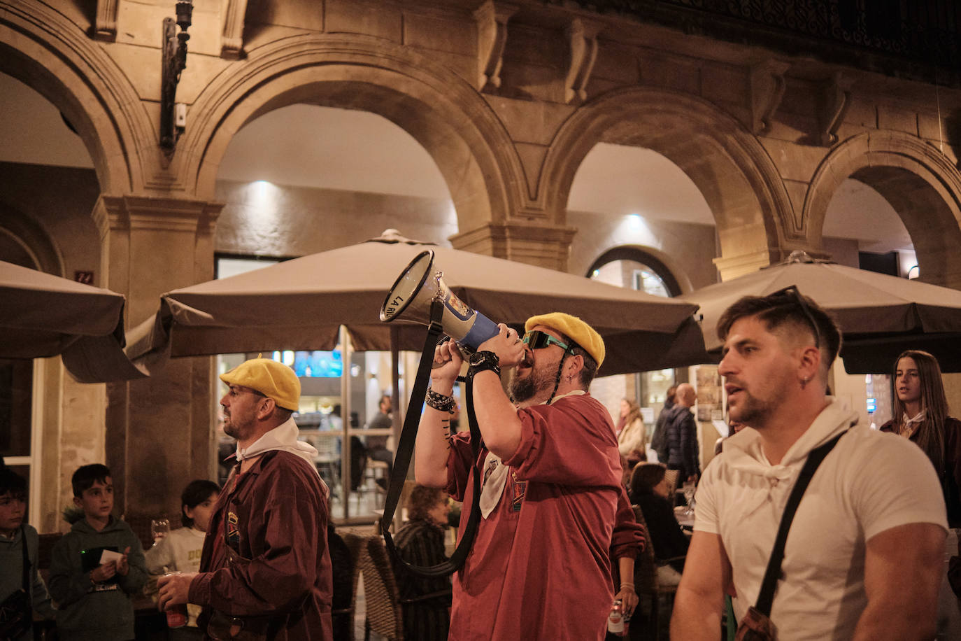 Las imágenes del desfile de las peñas por Logroño