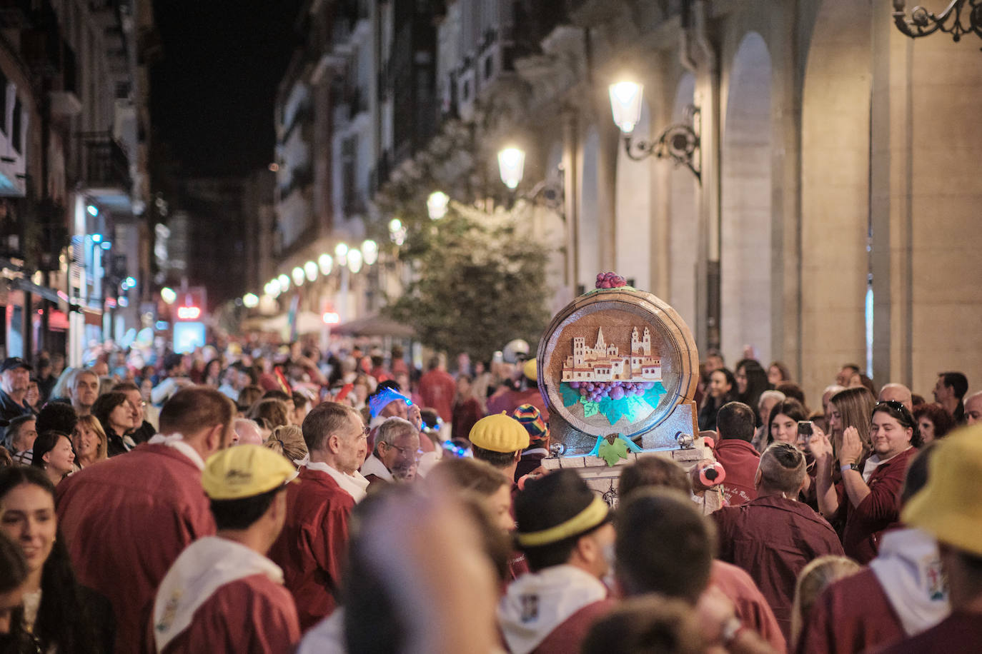 Las imágenes del desfile de las peñas por Logroño