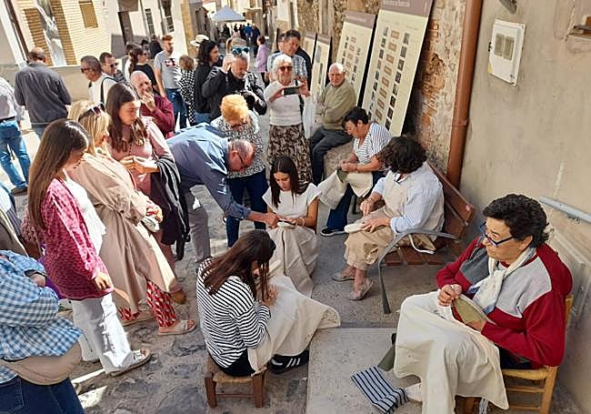 Demostración de cosido de alpargatas.