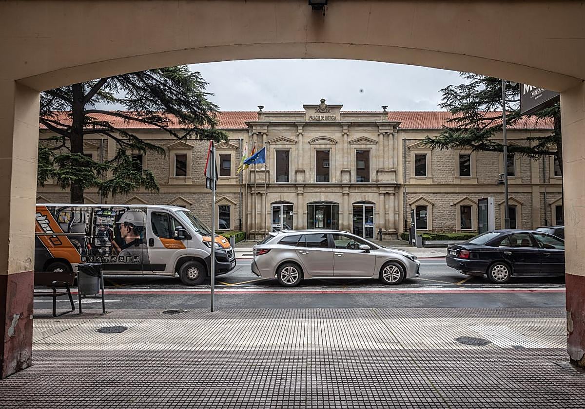 Fachada del Palacio de Justicia de La Rioja.