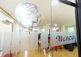 La sala Atenea, la principal con capacidad para 100 personas, deberá esperar a la segunda fase de una reforma que de momento no será integral.
