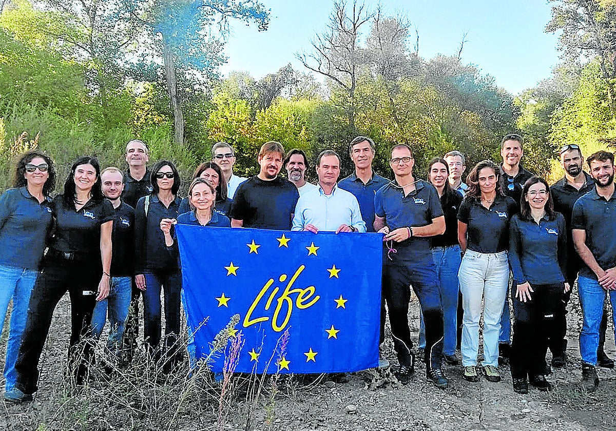 La expedición de la Comisón Europea conoció en la tarde de este martes los resultados sobre el meandro de La Roza.