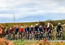 Imagen de la pasada edición de la Orbea Gravel por Rioja Alavesa.