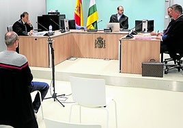 El acusado de la muerte de un hombre de 70 años junto a los edificios de Toyo Ito, durante la vista celebrada este miércoles en Logroño.