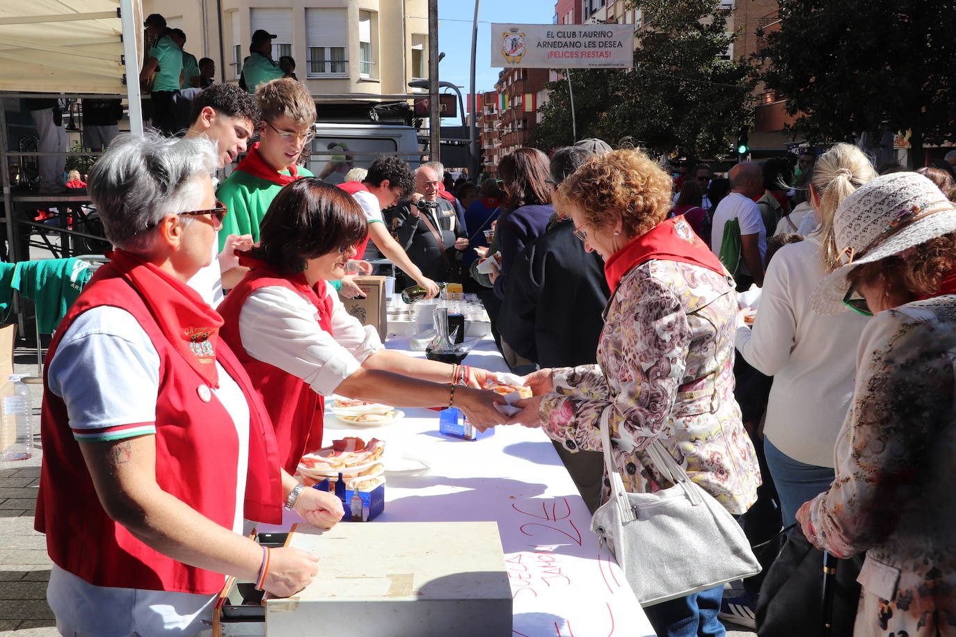 Charangas, degustaciones... Arnedo disfruta del penúltimo día de las fiestas