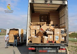 Una furgoneta detenida con material robado.