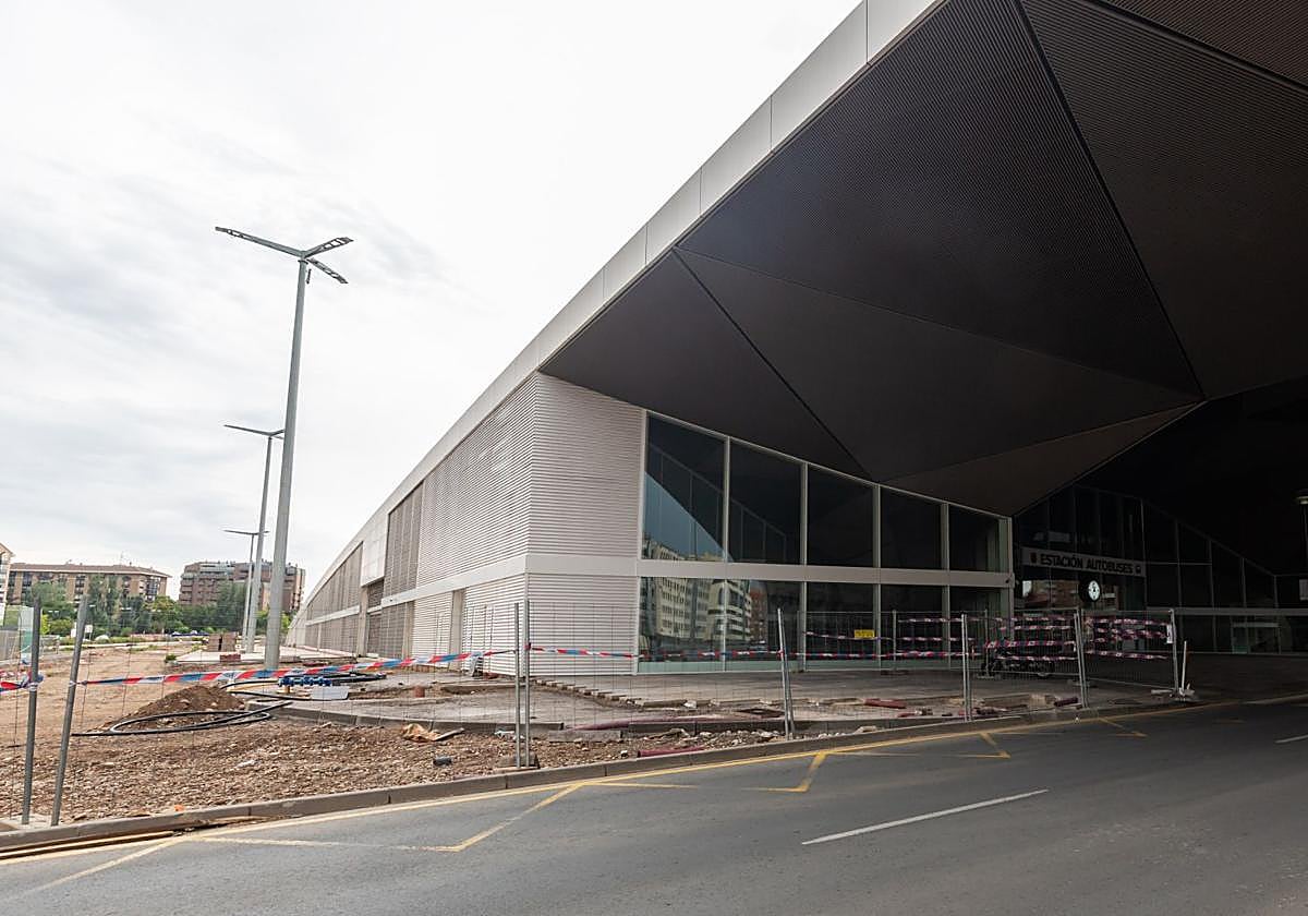 Obras en el entorno de la nueva estación de autobuses.