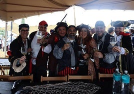 Los piratas disfrutan del festival durante su edición del año pasado.