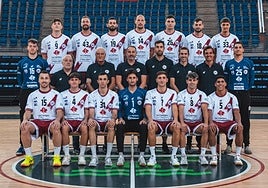 El Dicorpebal Logroño La Rioja posa con su nuevo patrocinio en la camiseta.