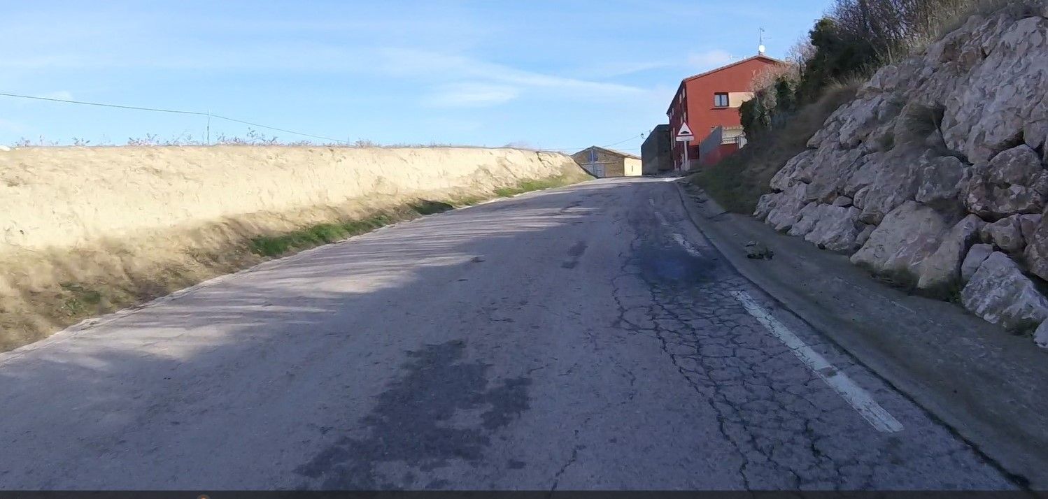 Problemas en el firme en la carretera de Fonzaleche